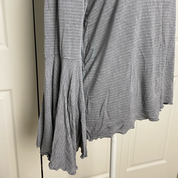 LC Lauren Conrad Weekend Flare Sleeve Top Gray - Picture 5 of 8
